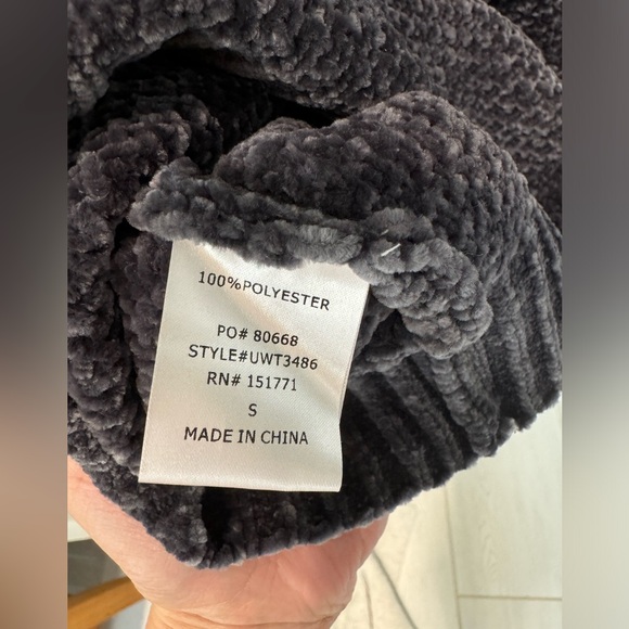 NWOT Le Lis Collection Size Small Chenille Sweater - Picture 5 of 6